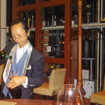 レゾナンス - ワインをデキャンター中