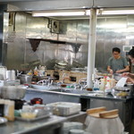 銀シャリ屋 ゲコ亭 - 広大なキッチン
