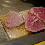 肉のヒマラヤ Teppan - 岩塩の上で炙って