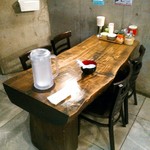 家系ラーメン クックら - こんな高そうなテーブル席もあります。