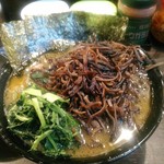 家系ラーメン クックら - チャーシューメン　８４０円(税込)にきくらげをW増し(５０円×２＝１００円)　チャーシューが全く見えませんね(笑)。海苔はしっかりとしたものが３枚。