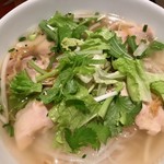 ニャーヴェトナム・フォー麺 - 自分でフォーの上にトッピングして完成！