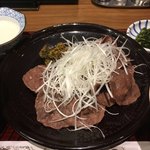 伊達の牛たん本舗 - 白髪葱とピリ辛な南蛮味噌漬けを、牛たんで巻いて食べれば、幸せ！('18/09/15)