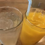 ガッチキ - ココナッツジュースとマンゴーネクター