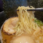 麺や いかり - 中ちぢれ麺