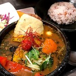 スープカレーと季節野菜ダイニング 彩 - チーズのせハンバーグスープカレー