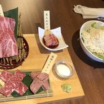 牛角 - 厳選四種盛り
温玉とベーコンのシーザーサラダ ハーフ