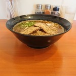 麺屋岡田 - 横から