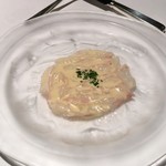 レストラン 代官山小川軒 - 鮃のカルパッチョ（白いドレッシング和え）