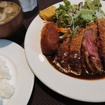 洋食クアトロ - 一年ぶりのビジュアル