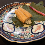 御料理 寺沢 - 中には穴子の蒸し寿司