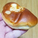 ココロノ ベーカリー - クリームパン140円（税別）