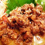 麺厨房 華燕 - 甘辛いサイコロチャーシュー