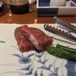 梅の花 - 黒毛和牛ロースの溶岩焼き