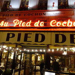 Au Pied de Cochon - フォーラム・デ・アールの前です