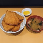 とんかつ太郎 - カツ丼（5枚）1050円＋みそ汁100円