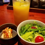 秋田牛玄亭 駅前本店 - ランチのサラダとキムチにドリンク
