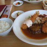 洋食よだれ道 - Aランチ　ハンバーグ、エビフライ　卵系のコロッケ