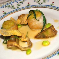 ロドラント ミノルナキジン - 魚料理　福岡、博多湾の黒牛舌のポーピエット、枝豆のドレ　アーティチョークのエテュベ添え