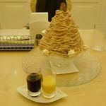 マールブランシュ - 10分ほどで「雪の菓モンブランかき氷」が完成！