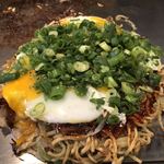 Okonomiyaki Teppanyaki Kohinata - カリカリソバに半熟たまご。最高です。