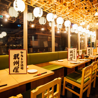 美麗的大眾酒館，宴會席位也相當充實♪