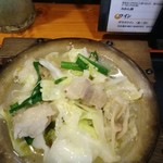 ワインと日本酒 炭火串焼バル 源治 - 牛もつ煮