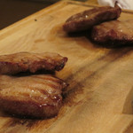 お肉屋 けいすけ 三男坊 - 厚切り牛タン