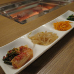 お肉屋 けいすけ 三男坊 - ナムルの盛り合わせ