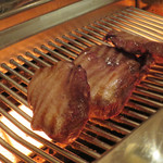 お肉屋 けいすけ 三男坊 - 厚切り牛タン