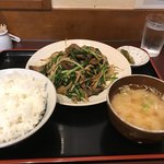 一休 - レバニラ炒め定食 700円。