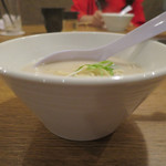 お肉屋 けいすけ 三男坊 - 〆の牛骨ラーメン