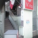 VITA - 地下に店があります。