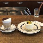 コーヒーハウス ニシヤ - マロッキーノ（600円）税込とチーズケーキ（550円）税込