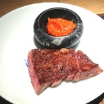 鳴神 - 山形牛（トマト、生姜、胡麻油のソース）