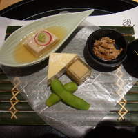 京懐石 美濃吉 そごう千葉店 - 前菜／夏の彩り五種／利休麩の辛味噌和え、胡麻豆腐、枝豆、鱧の子の煮凝り、ドジョウの卵焼き