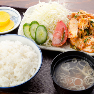 Full of volume! One-coin lunch at a wallet-friendly Izakaya (Japanese-style bar) ◎