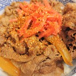 吉野家 - 牛丼へ七味をフリフリｗ