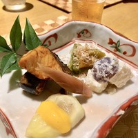 丸新 - 八寸
                        梨とぶどうの白和え
                        イチジクの黄身酢
                        万願寺とうがらし
                        さわらの照り焼き
                        秋刀魚のお酢煮