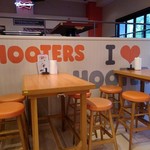 HOOTERS - 