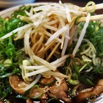 新福菜館 - シャキシャキのモヤシ