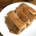 豚の味珍 - ◉耳　税込み720円　初めて食べましたが、ミミガーとは別物。やはりプルップル食感です
