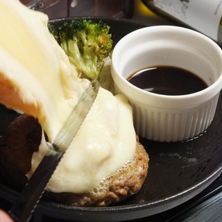 花畑牧場からラクレットチーズが入荷しました♪