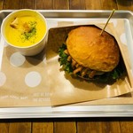 AIN SOPH. ripple - リプルチーズバーガー（1,250円）