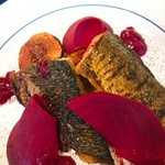 立飲・ビストロシン サンテ - 鯖のポアレ ビーツとイチジクのキャラメリーゼ