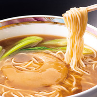 飯店名物フカヒレの姿煮入り汁そば
