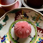 虎屋菓寮 - 羊羹製 白餡入り