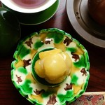 虎屋菓寮 - 白餡入り