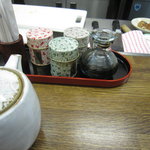 かね正 - 一味、黒七味、山椒があります。