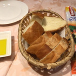 バケットと自家製フォカッチャ